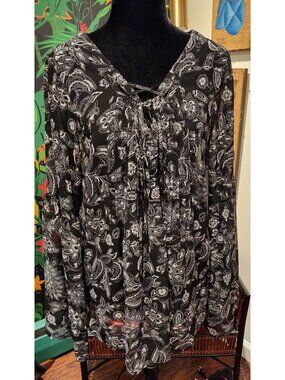 Torrid Black & White Floral Blouse Lace-Up Neckline Sheer Long Sleeves Size 0